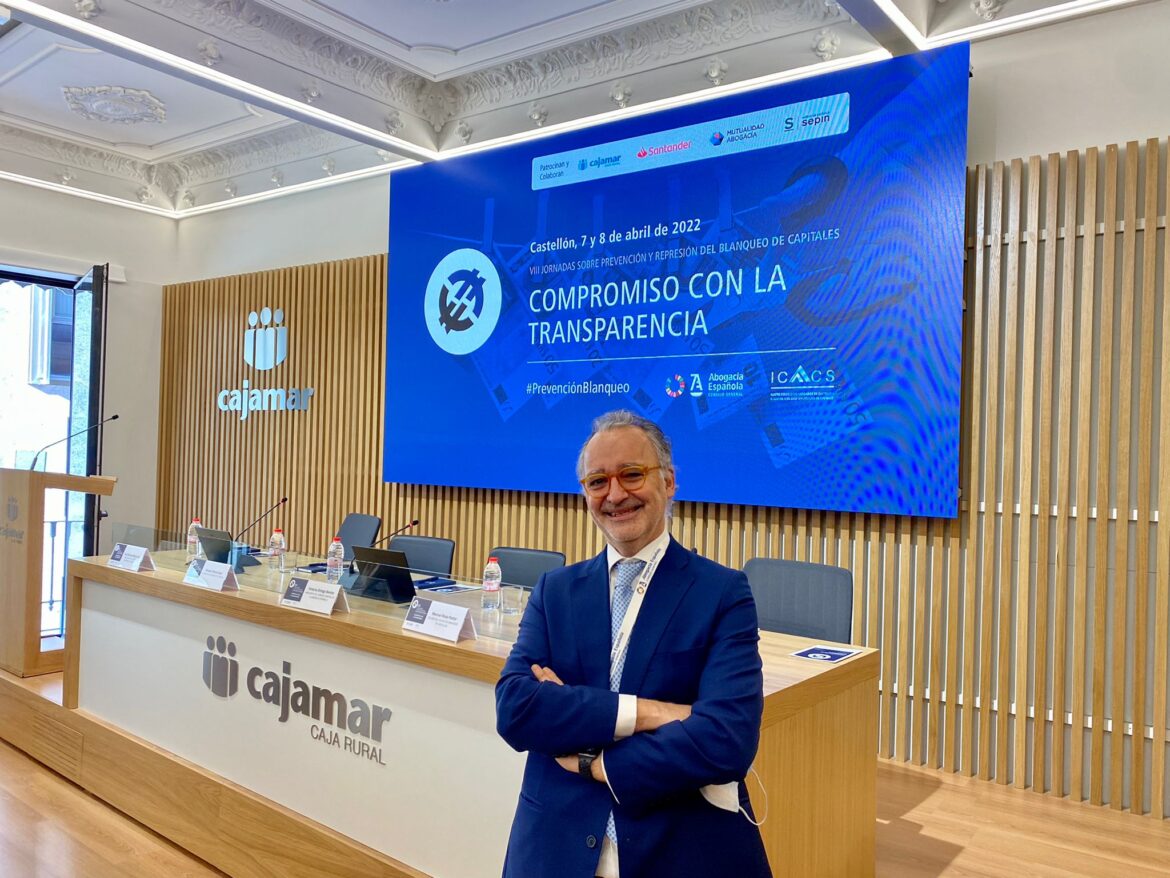 Santiago Milans del Bosch en las Jornadas de Prevención de blanqueo de capitales en Castellón la Plana